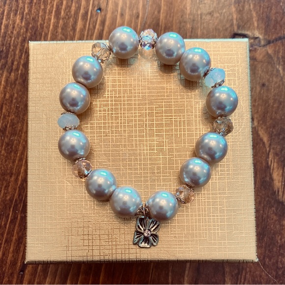 New champagne colour bracelet. Simulated stones. Very pretty. - Picture 2 of 2